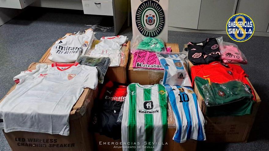 Dos detenidos en El Cerro con más de 600 prendas deportivas falsificadas