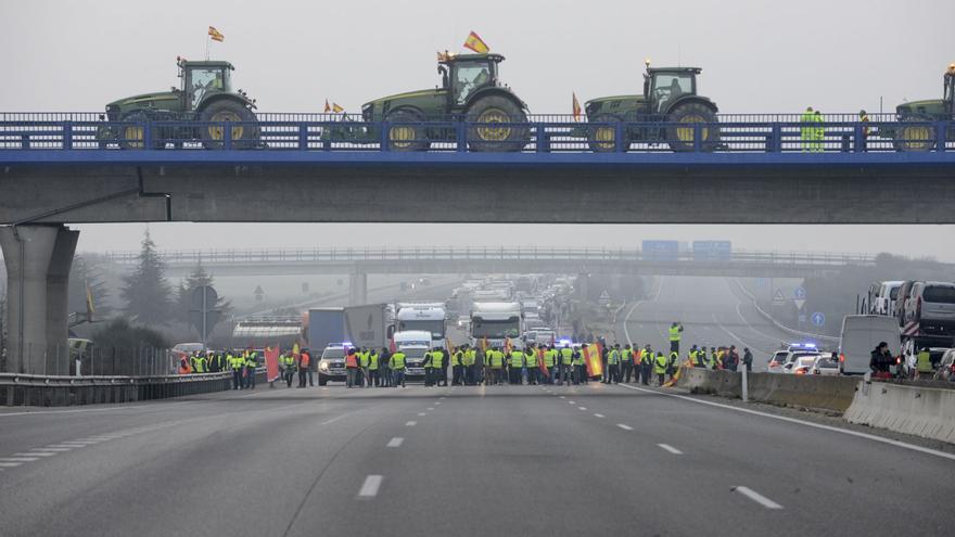 Agricultores piden al subdelegado que les retire las sanciones por cortar la A-6