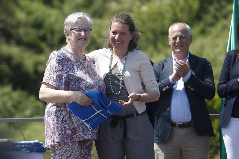 Acto de entrega de las "Banderas azules".