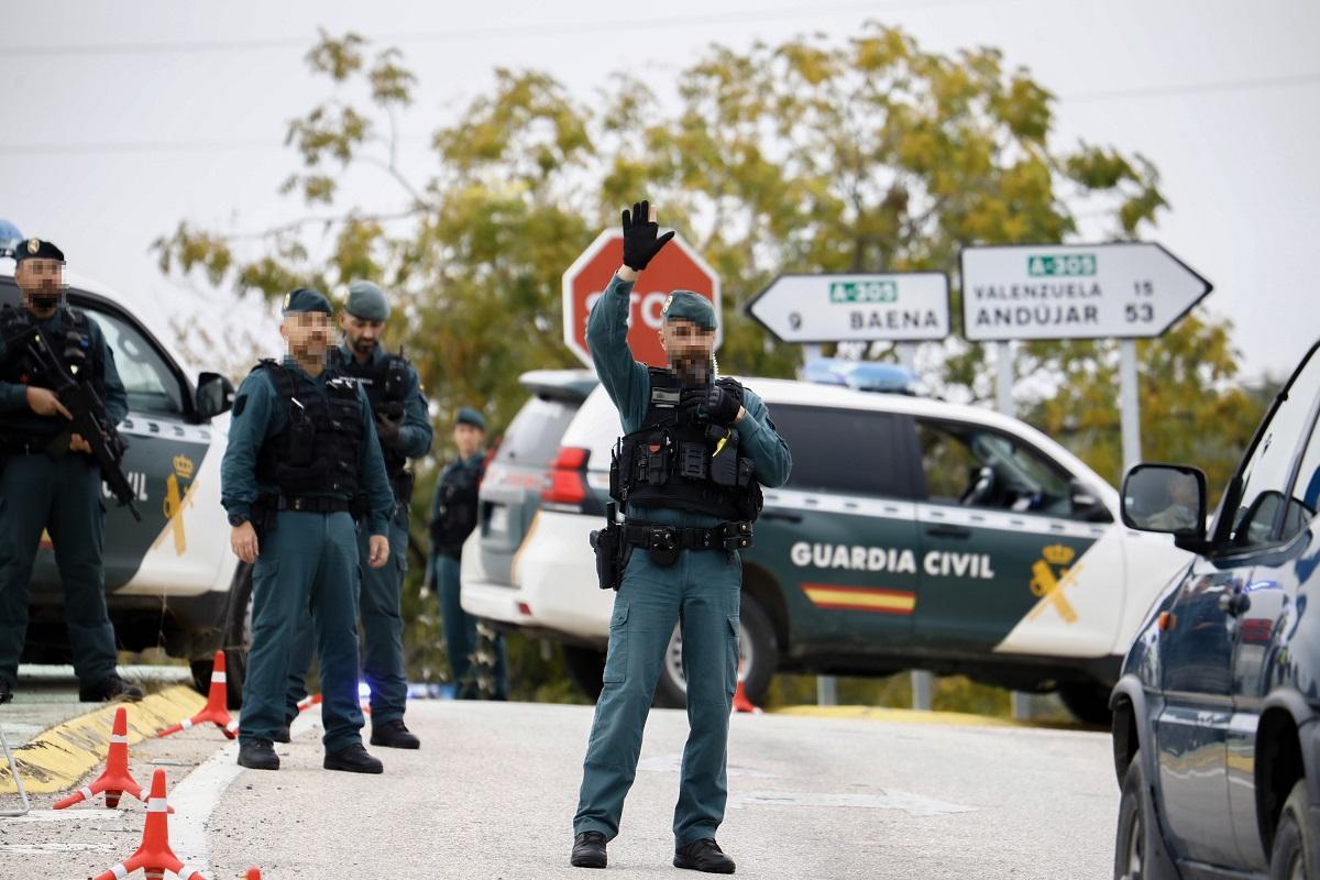 Operativo de la Guardia Civil para la prevención de robos de aceituna durante la campaña de recogida.