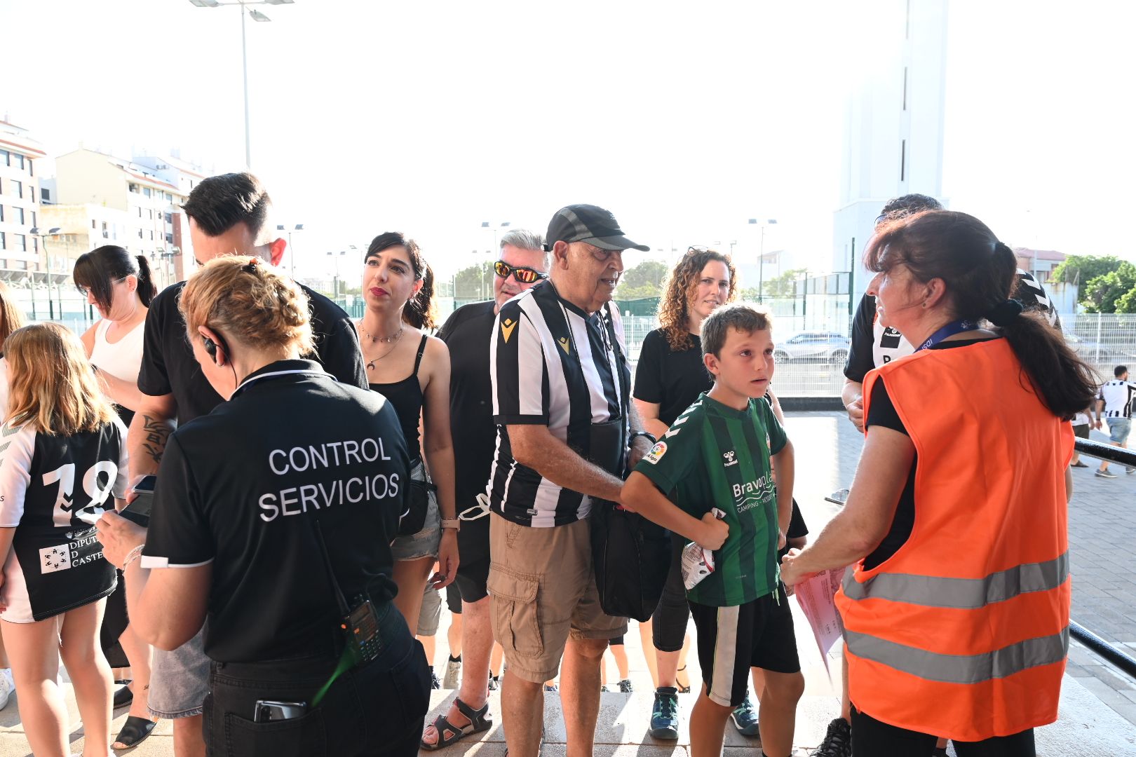 Así vive la afición albinegra el partido Alcorcón-Castellón