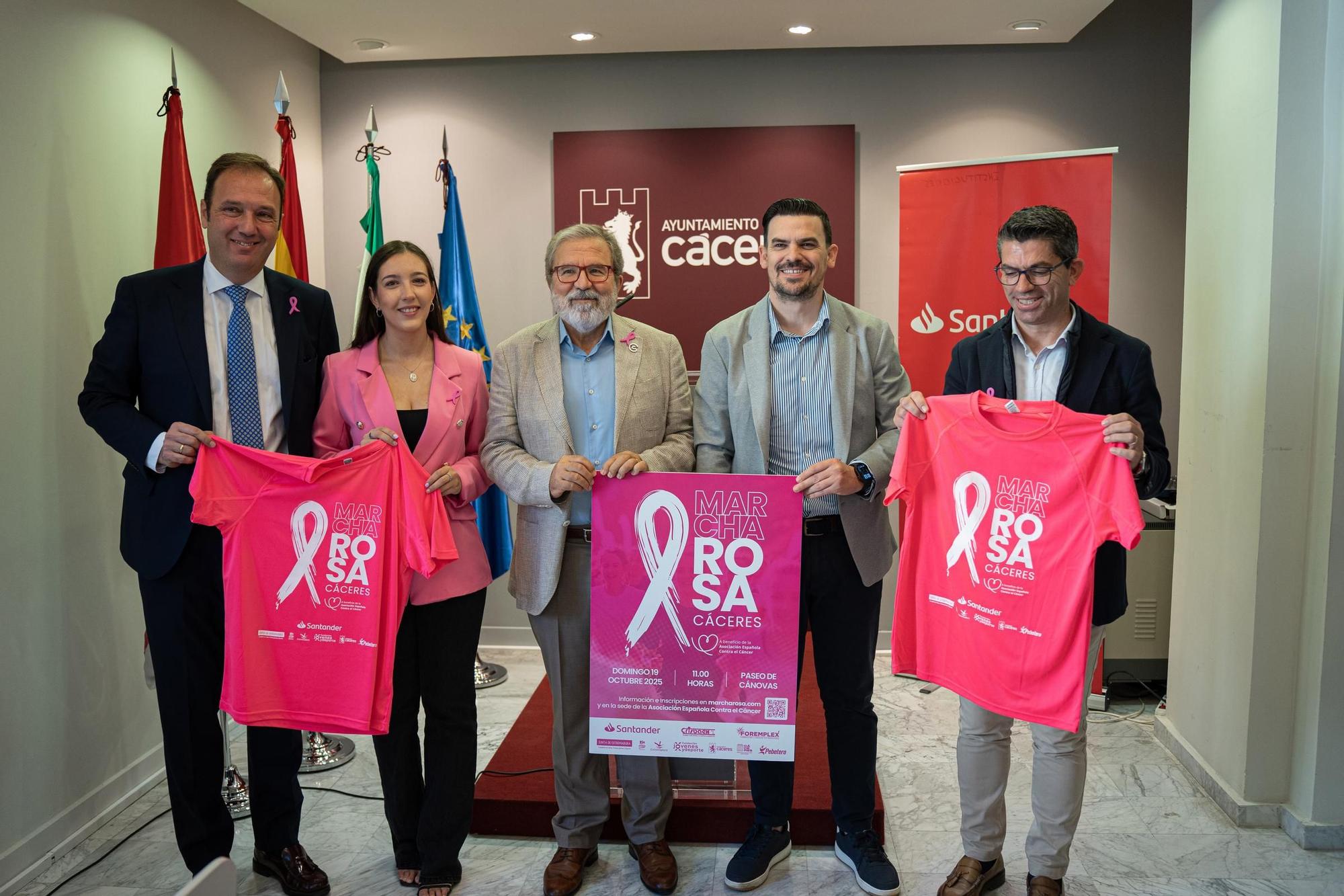 Las imágenes de la presentación de la marcha rosa de Cáceres
