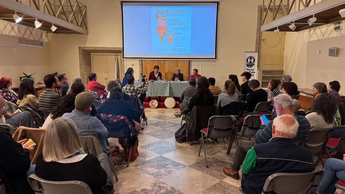 Outro momento da homenaxe celebrada hai unhas semanas no Museo do Pobo Galego, en Santiago, a pandeireteiras e cantareiras, entre elas María do Caño.