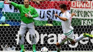 Kiraly, con su particular indumentaria, en el partido de este martes ante Austria.