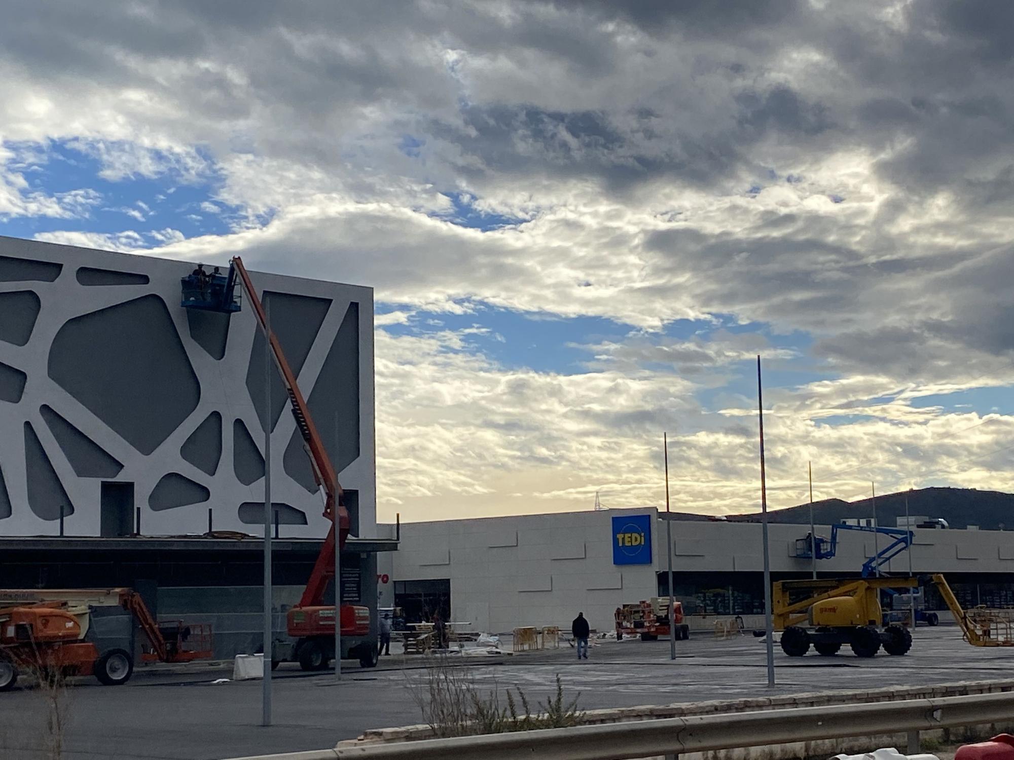 Así está el centro comercial 'fantasma' de Benicarló a una semana de su reapertura