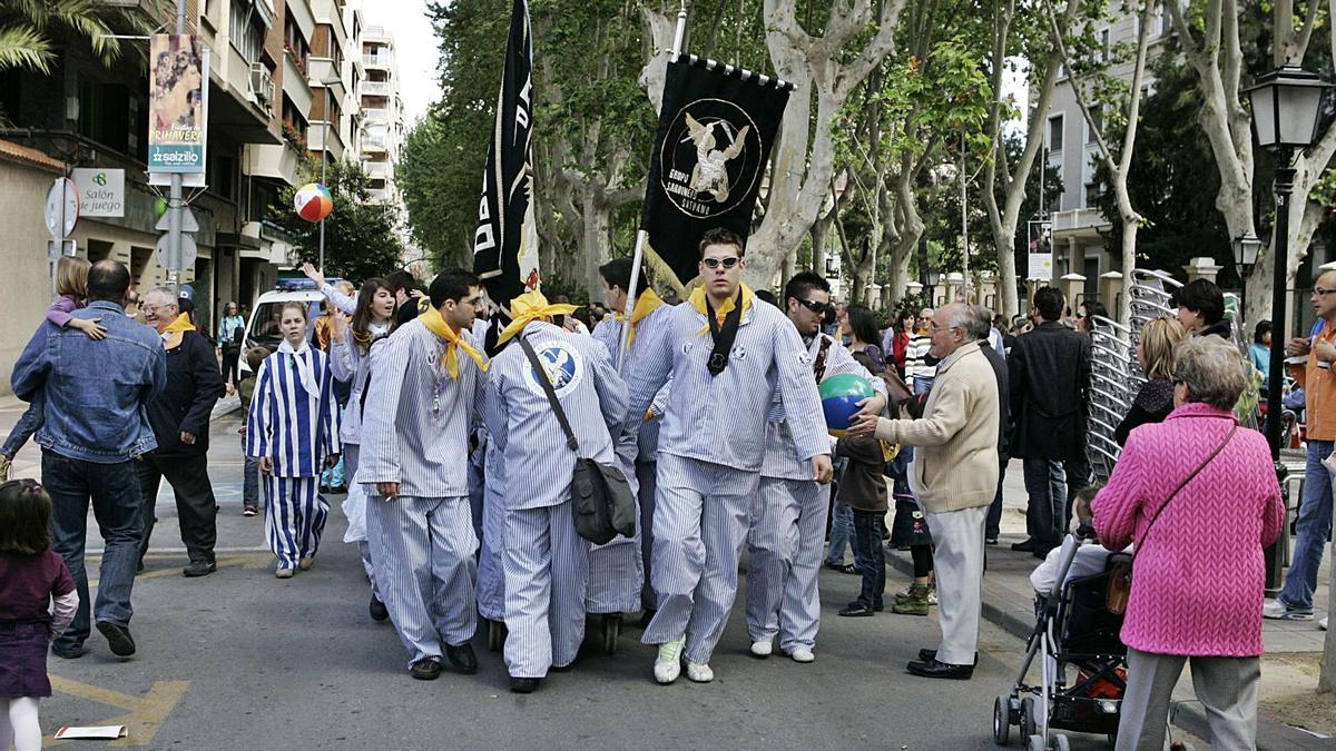 Tradicional pasacalles sardinero por Alfonso X, en un año antes de que llegase la pandemia que lo paró todo. | JUAN CABALLERO