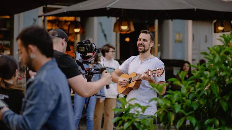 Xanguito publica un videoclip grabado en las calles de Palma que invita a &quot;sacar a pasear el corazón&quot;