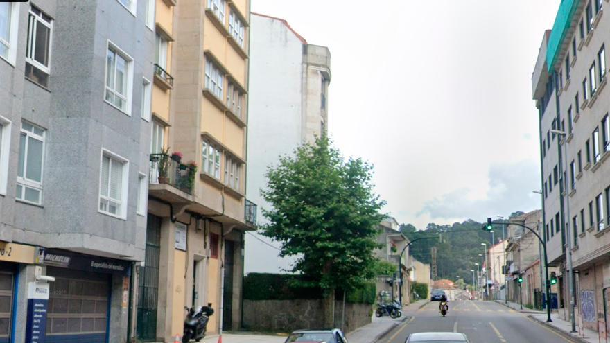 Un despiste que acabó en incendio: un joven se quema las manos en su cocina en Vigo