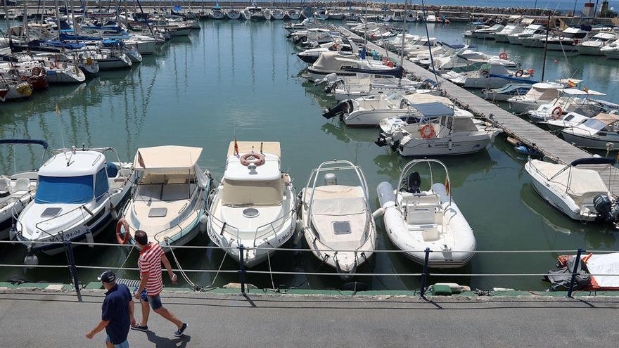 Embarcaciones en el puerto deportivo de El Candado.