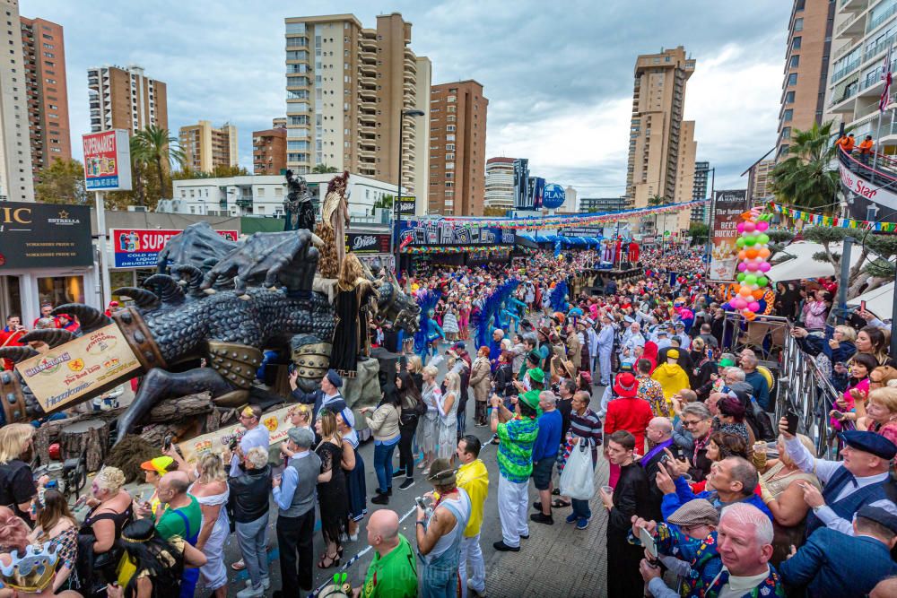 Más de 35.000 personas participan en una gran fiesta de disfraces que se celebra cada año el jueves siguiente a las Fiestas Mayores Patronales