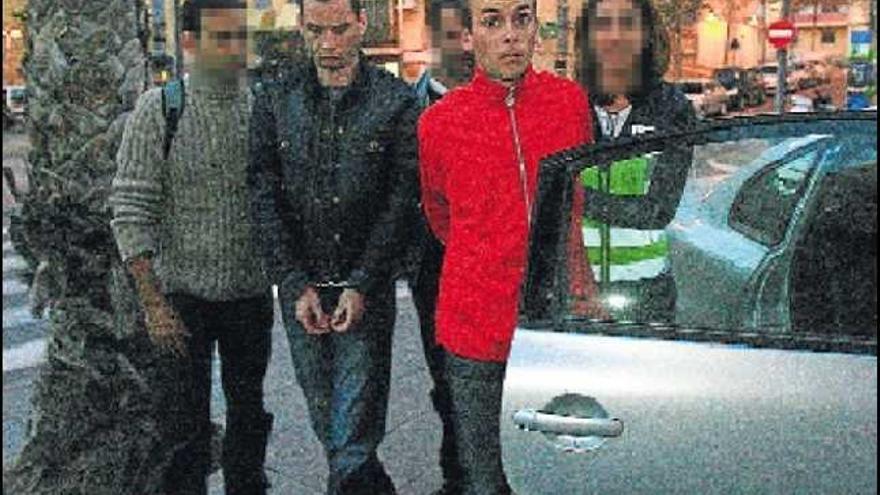 Dos de los detenidos en la provincia de Alicante el día que se realizó la operación