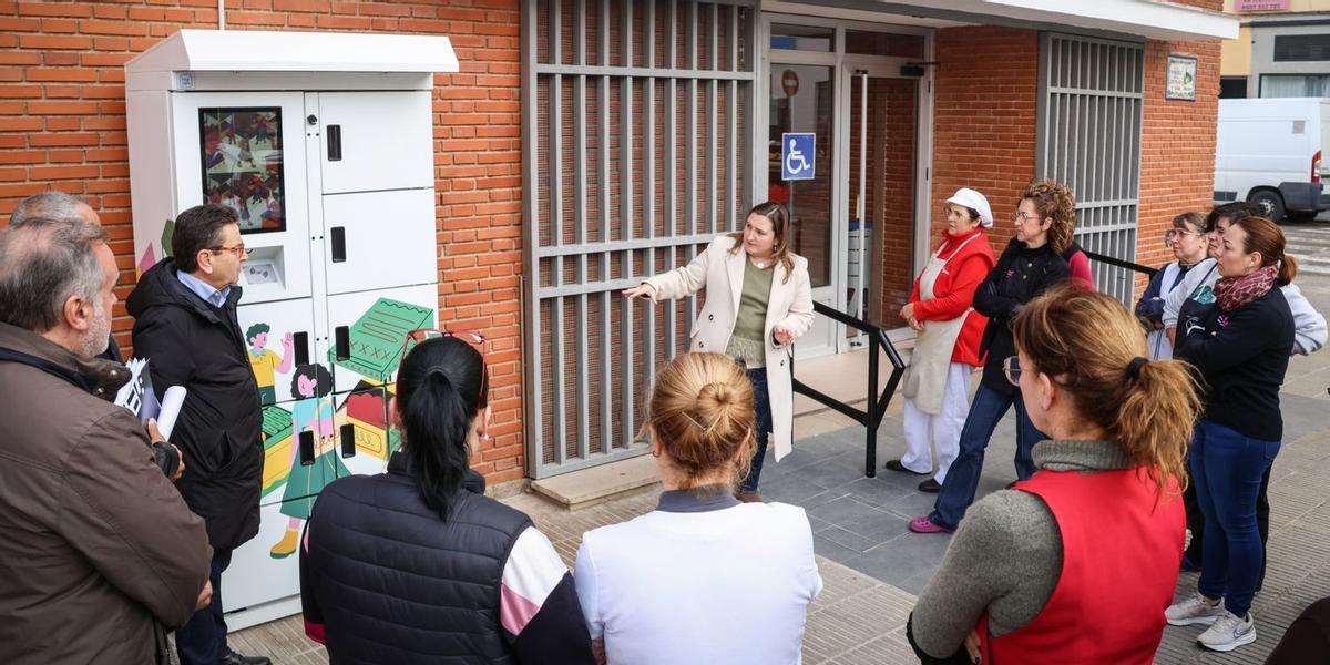 Los comerciantes del Mercado Municipal de Onda ya han recibido la información necesaria para el uso de las nuevas taquillas refrigeradas.