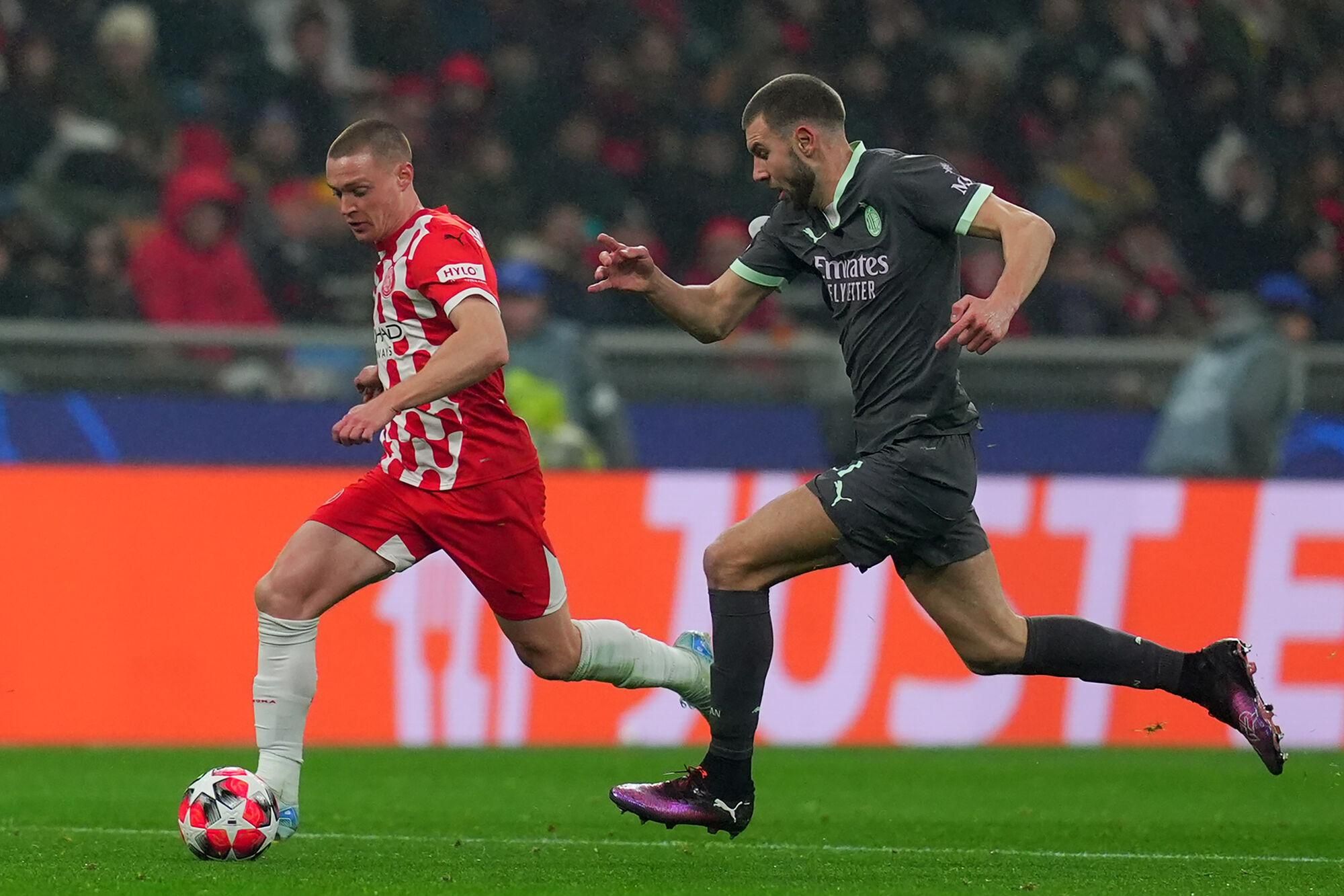 AC Milan's Strahinja Pavlovic ight for the ball with Girona's Viktor Tsygankov during the Uefa Champions League soccer match between Ac Milan and Girona at the San Siro Stadium in Milan, north Italy - Wednesday  , January 22, 2025. Sport - Soccer . (Photo by Spada/LaPresse)