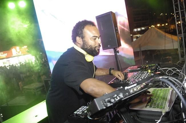 CARLOS JEANS DJ EN LA PLAYA DE MELENARA