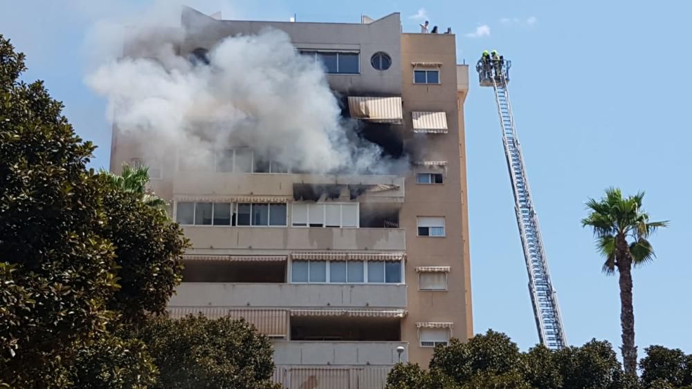 Incendio en un edificio de la zona de Miriam Blasco