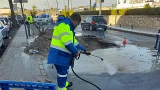 Una avería en la red de agua obliga a cortar uno de los carriles de la avenida Santa Eulària de Ibiza