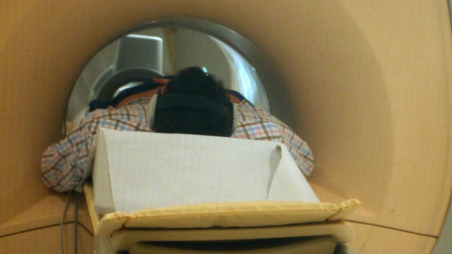 Realización de un TAC a un paciente en el hospital de Zamora.