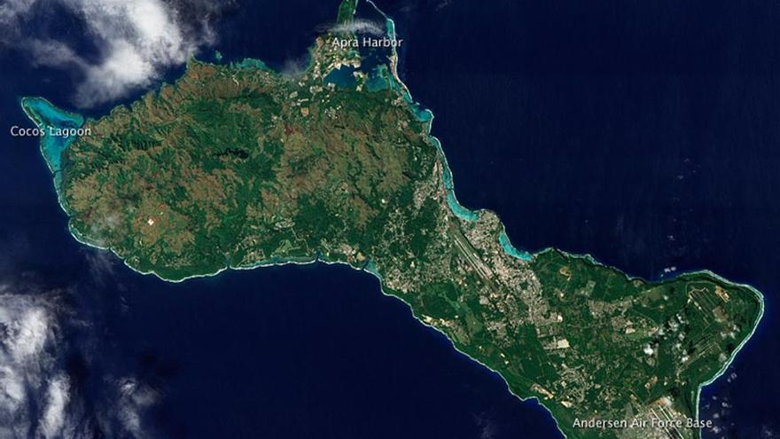 Imagen de satélite tomada por la NASA de la isla de Guam.