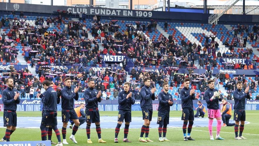 La plantilla del Levante subvenciona el viaje de la afición a Huesca