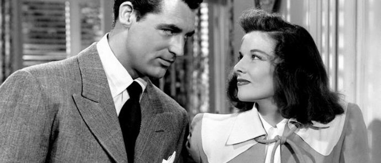 Cary Grant y Katherine Hepburn, en un fotograma de &#039;Historias de Filadelfia&#039; (1944), de Frank Capra.