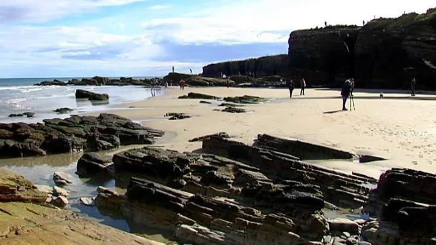 Reabre la playa de las Catedrales tras la muerte de una joven