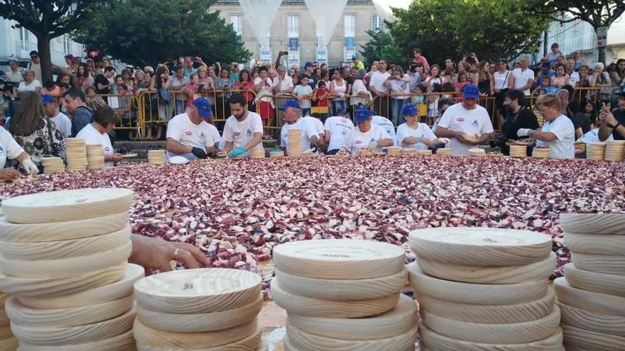 O Carballiño bate su récord de corte de pulpo
