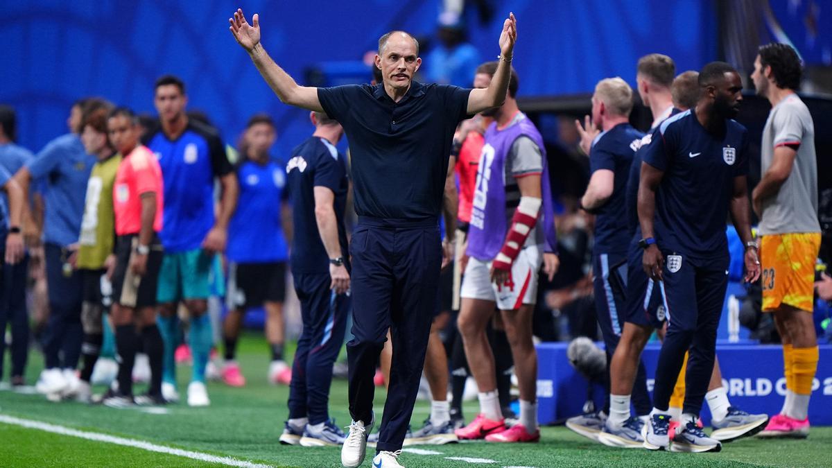 El seleccionador de Inglaterra, Thomas Tuchel, reacciona durante el partido de semifinales de la Copa Mundial de la FIFA 2026 entre Inglaterra y Argentina