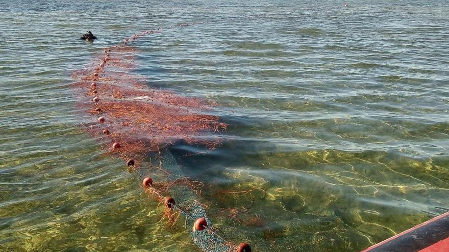 Denuncian prácticas de pesca ilegales en las Salinas de San Pedro