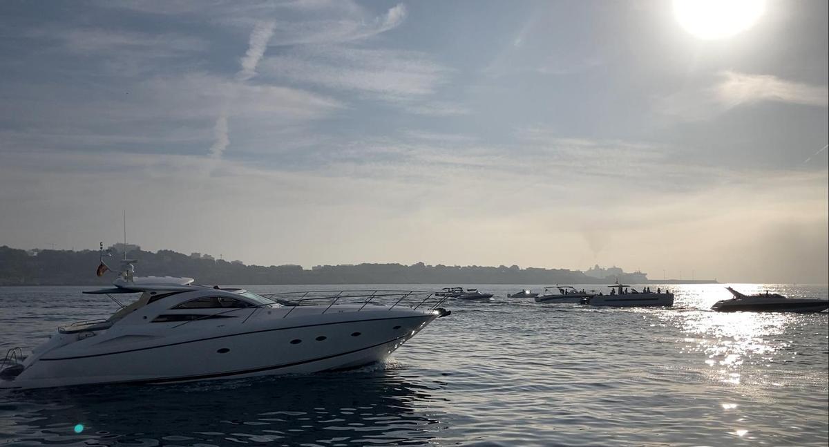 Das Rennen der Boote durch die Bucht vor Palma