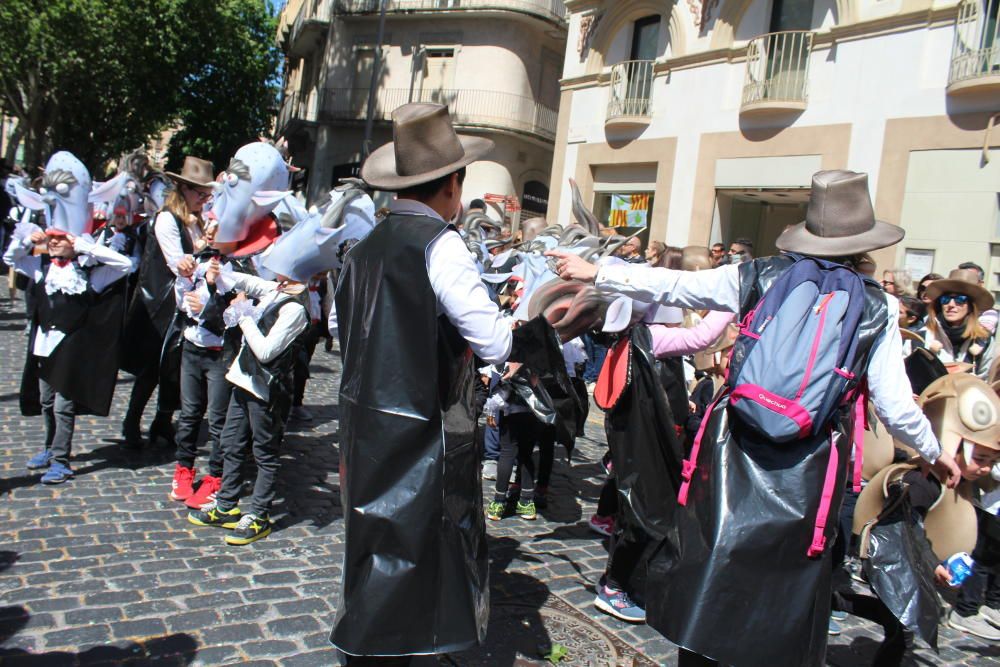 La rua escolar de la Santa Creu torna a enlluernar