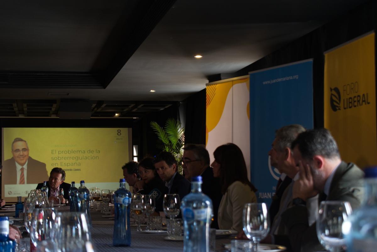 Los participantes coincidieron en la necesidad de avanzar hacia un marco regulatorio basado en criterios de calidad normativa, simplicidad y evaluación de impacto.