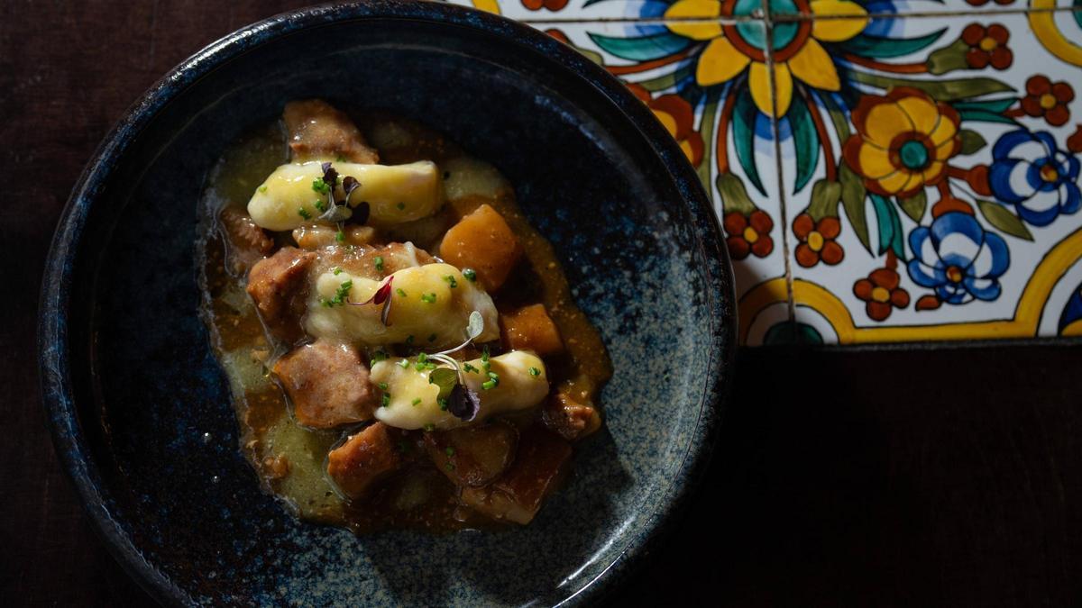 El 'capipota' con cocochas de bacalao y su pilpil del restaurante Els 4 Gats.
