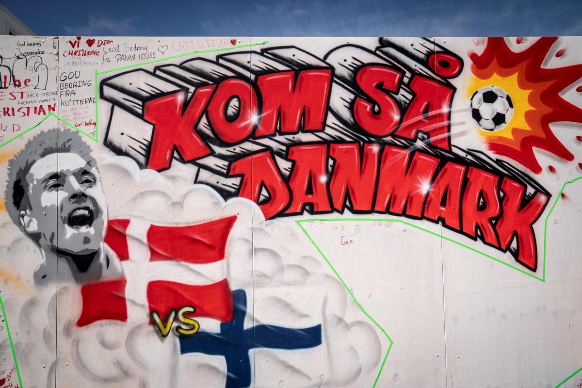 Mensajes de ánimo y apoyo a Christian Eriksen en un muro de la villa futbolística en la playa de Ofelia en Copenhague, Dinamarca Mensajes de ánimo y apoyo a Christian Eriksen en un muro de la villa futbolística en la playa de Ofelia en Copenhague, Dinamarca