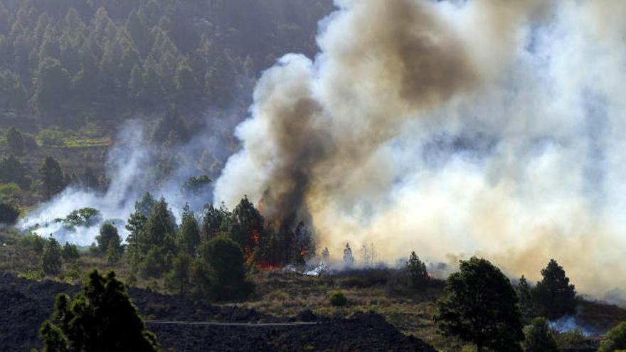 El fuego de la Palma se extiende a la parte oriental de la isla