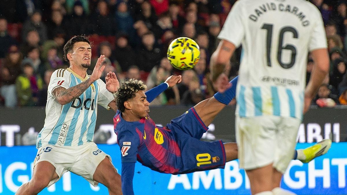 Lamine Yamal conecta la chilena del 3 0.