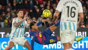 Lamine Yamal conecta la chilena del 3 0.