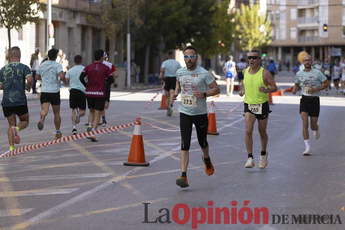 Carrera '10K Assota por ti' en Caravaca (salida y giro primera vuelta)