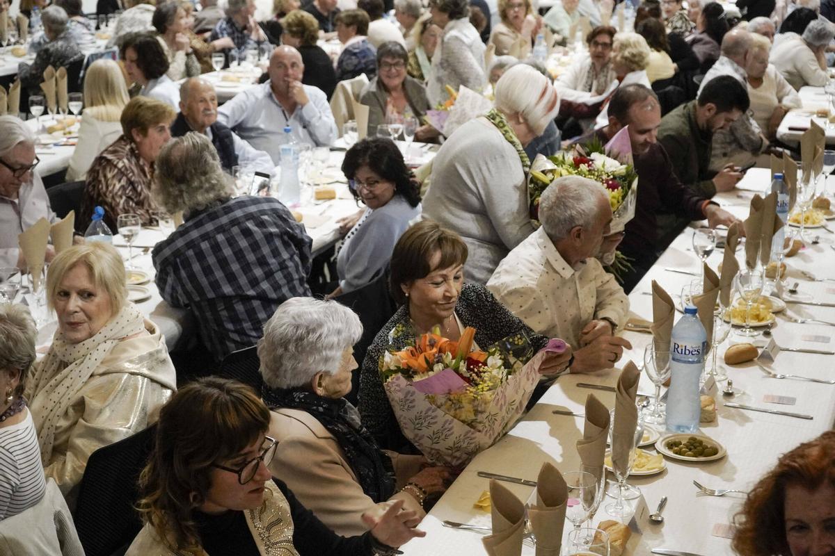 Imatge del dinar d’homenatge a les persones centenàries de Manresa al Museu de l’Aigua i el Tèxtil Imatge del dinar d’homenatge a les persones centenàries de Manresa al Museu de l’Aigua i el Tèxtil