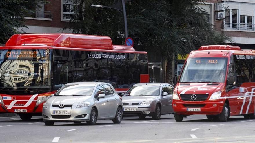 Los conductores de los &#039;coloraos&#039; secundan una huelga indefinida para domingos y festivos