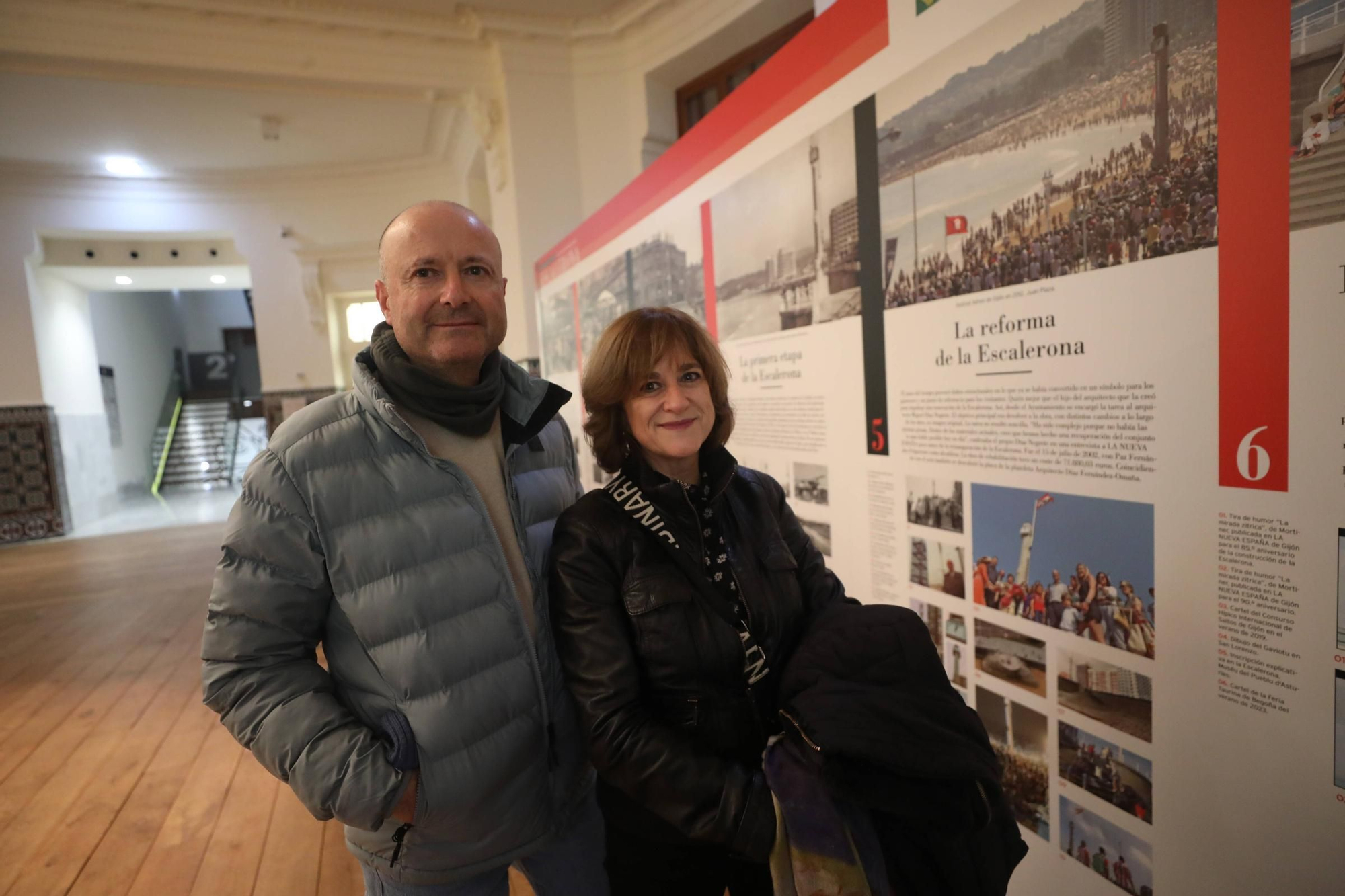 Visitantes en la exposición "Guardianes del tiempo" organizada por LA NUEVA ESPAÑA