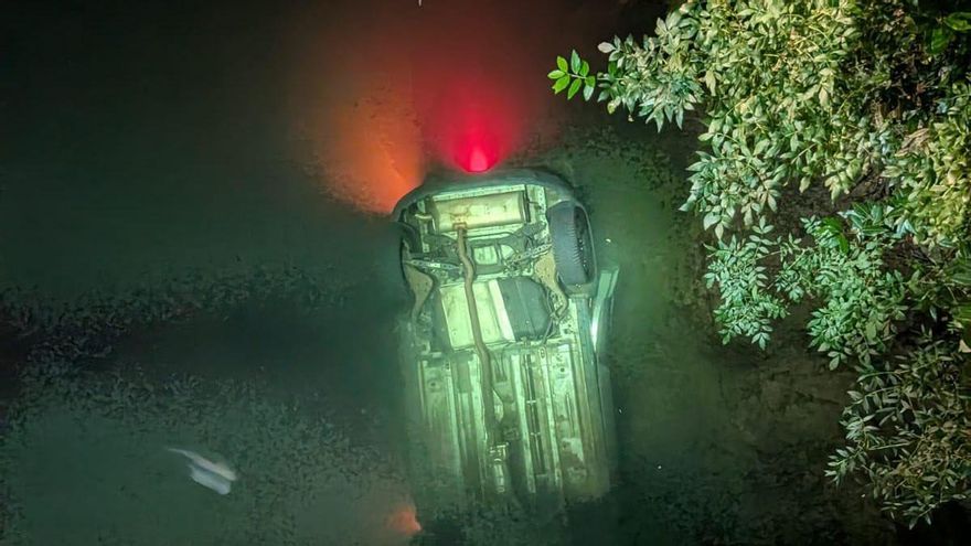 Muere un hombre al caer con su coche al río Coroño en Boiro