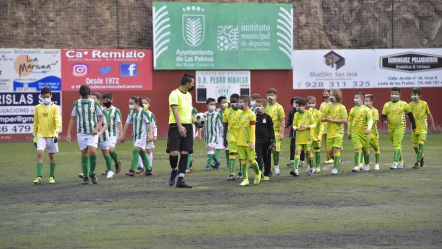 Pedro Hidalgo-Barrio Atlántico (benjamines), sentada contra las mascarillas