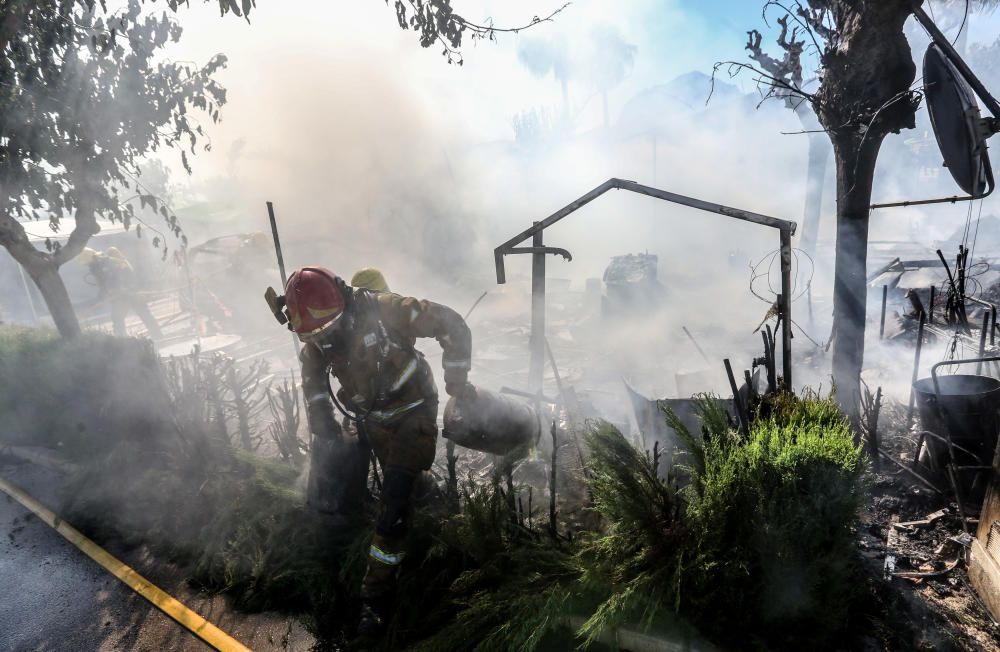 Desalojado un camping de Benidorm por un incendio