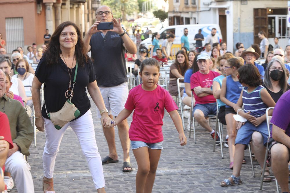 Fiestas de Sagunt. Pregón De Vicente Vayá y puesta del pañuelo de las peñas.