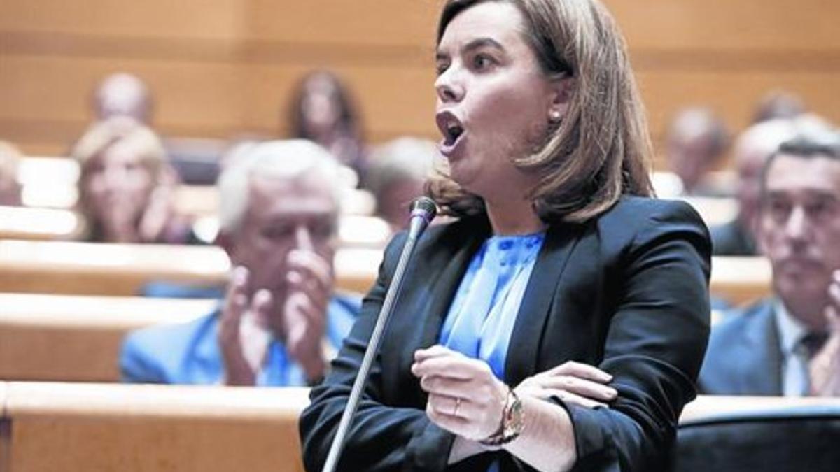 La vicepresidenta Soraya Sáenz de Santamaría, ayer en el Senado.