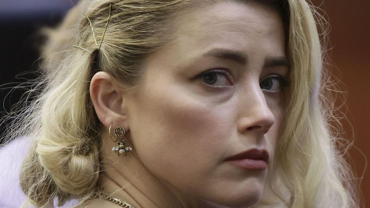 Imagen de archivo de la actriz Amber Heard esperando la sentencia del su juicio con Johnny Depp.