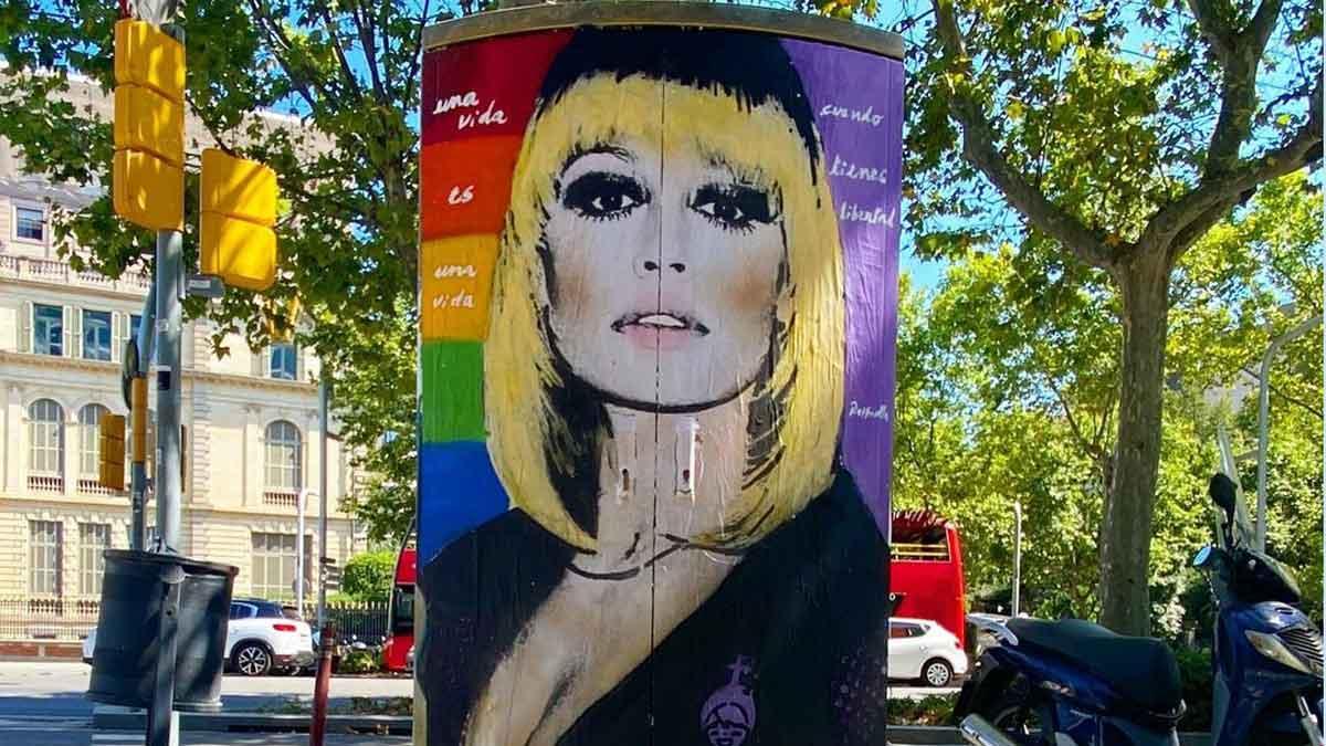 Mural en homenaje a Raffaella Carrá en Barcelona, firmado por TvBoy