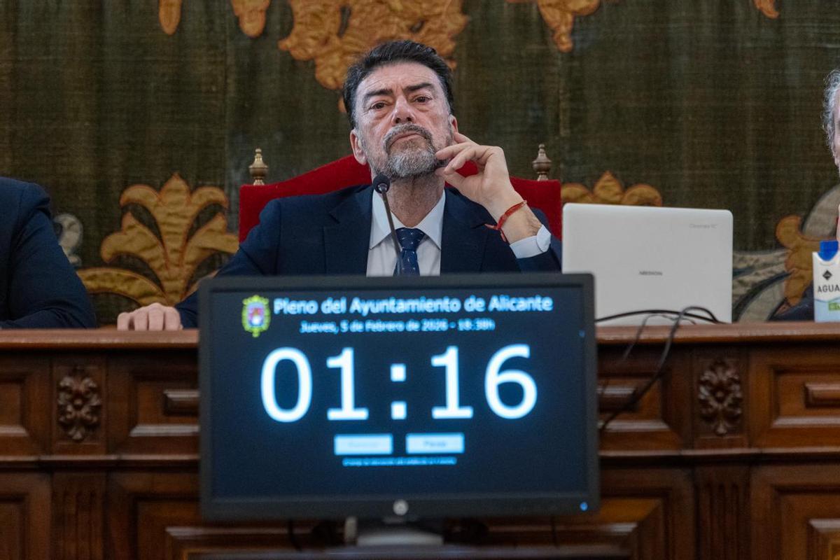 Tensión en el Pleno del Ayuntamiento de Alicante por la polémica de las viviendas protegidas