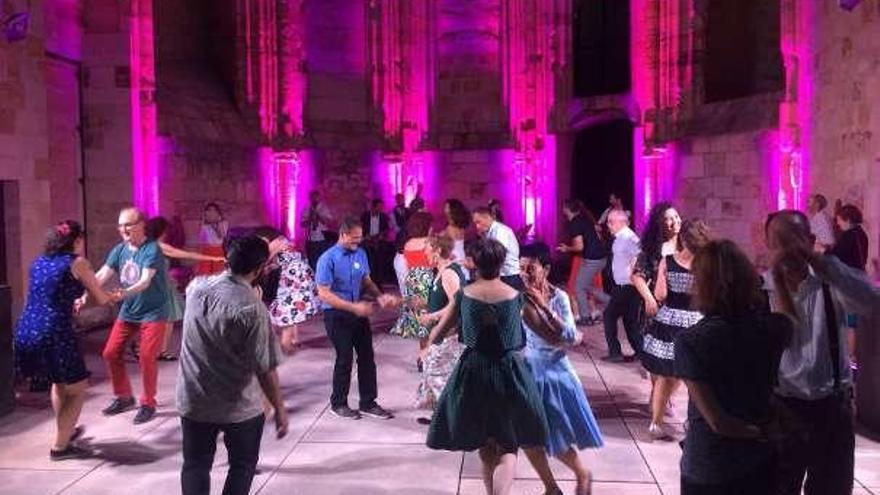La Asociación Cultural de Swing Zamora despide el curso bailando