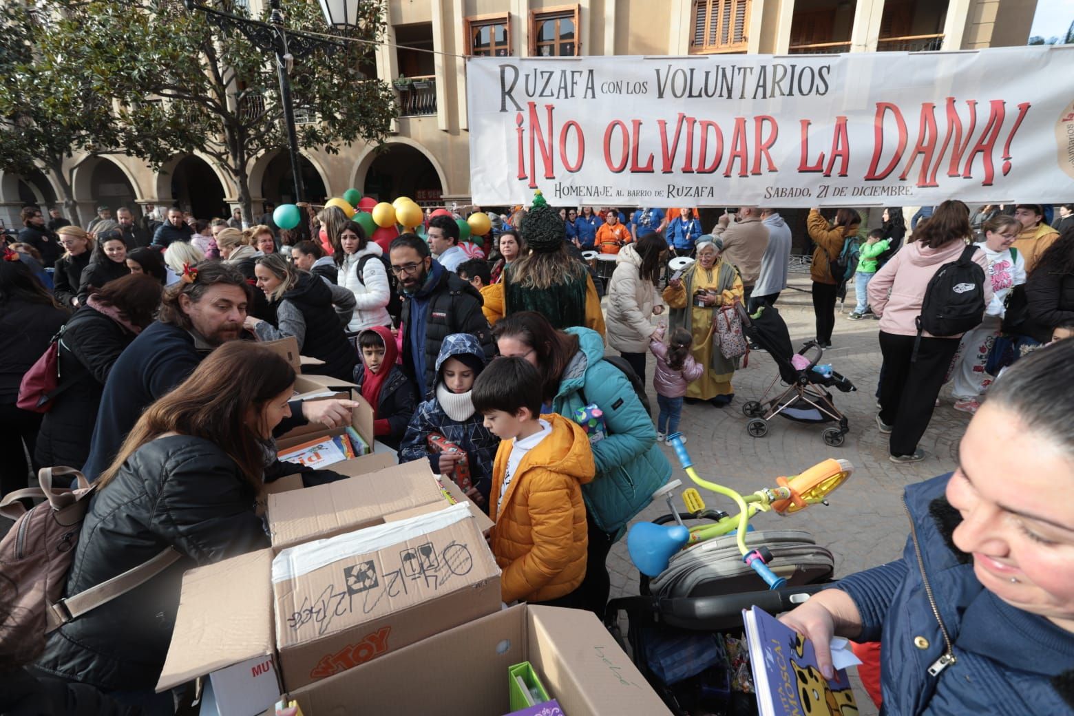 Entrega de regalos a los niños de Paiporta: los Reyes Magos en la zona cero